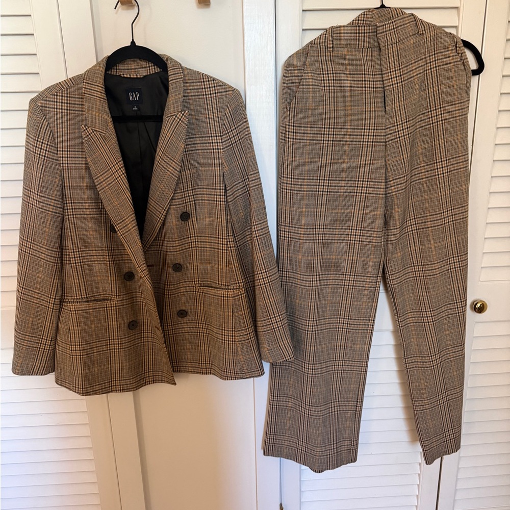 GAP Women’s Tan Plaid Suit Set